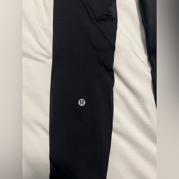 Lululemon High-Waisted Nulux Leggings w/ Mesh Detailing & Pockets - Black Size 4 - Picture 4 of 10